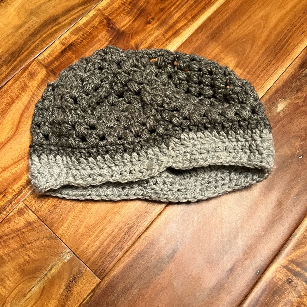 Gray knit ponytail beanie toboggan